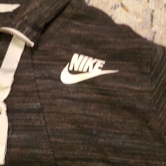 Nike Women's Sports Black/Multil Printed Hooded Jacket (924081-010) Size L - Picture 3 of 7